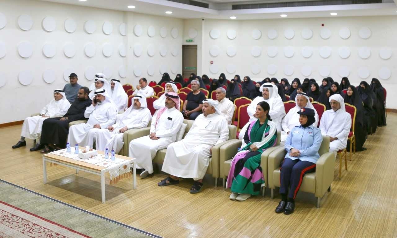 محافظة العاصمة تنظم محاضرة توعوية لمنتسبي دار سترة لرعاية الوالدين<